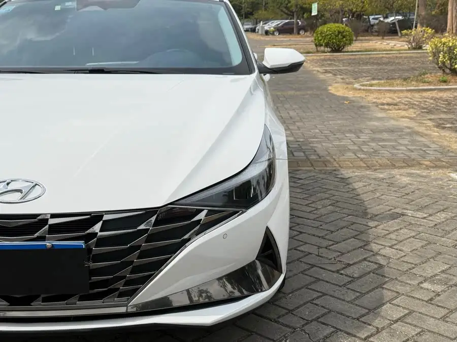 إيلانتر 2022 فئة 1.5 لتر CVT لUX المتميزة