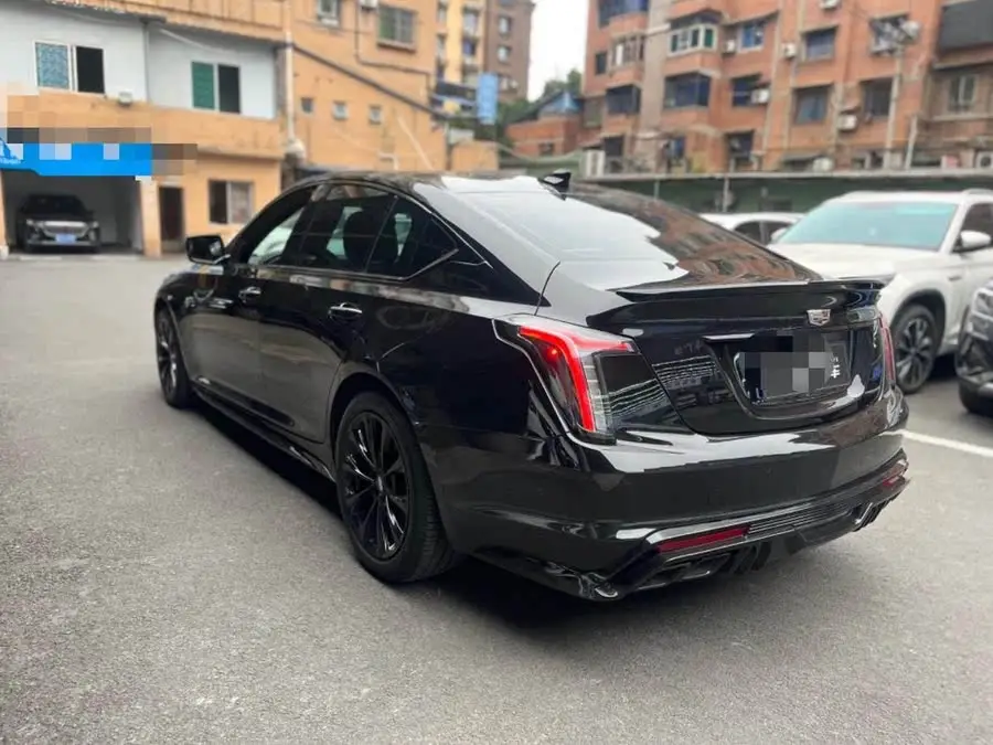 كاديلاك CT5 2023 28T الفاخرة (الإصدار القياسي)