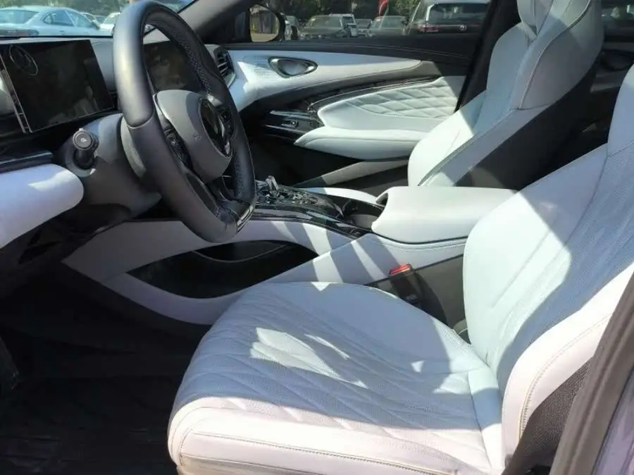 سير 2022 الطراز 550 كم النسخة النخبوية ذات الدفع الخلفي المدى القياسي