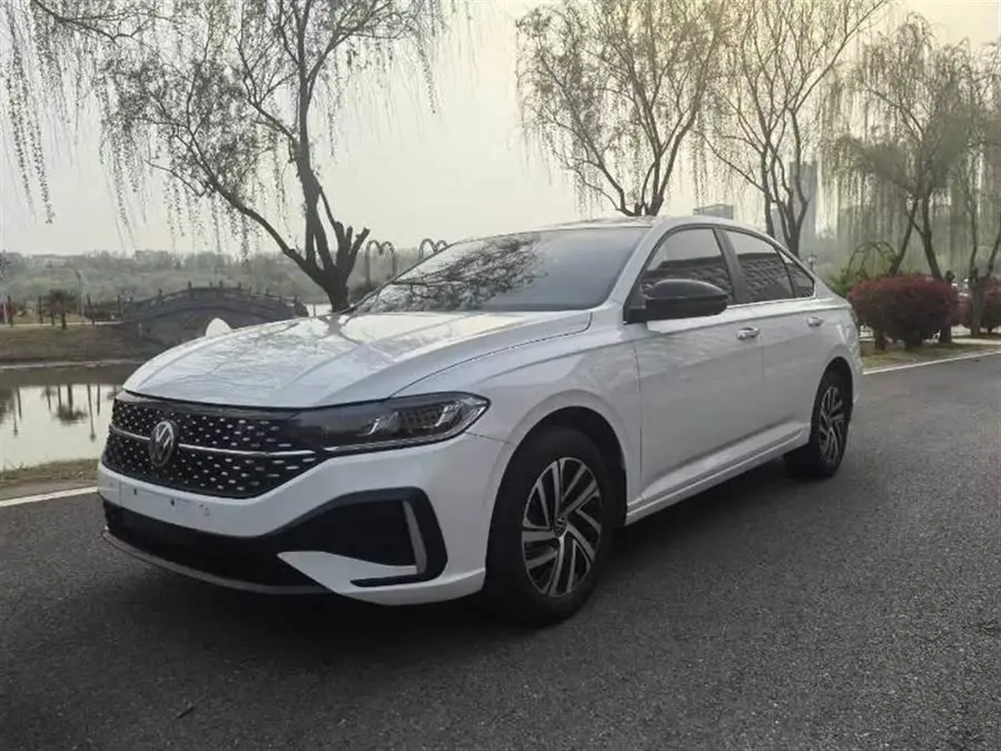 لافيدا 2024 300TSI DSG إصدار النجوم الرائد