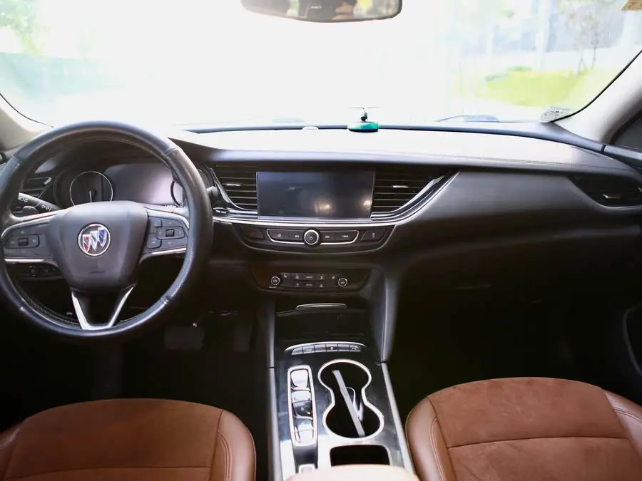 بيوك ريجال 2021 552T النخبة