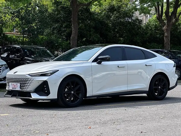 Changan UNI-V 2022 1.5T Smart Navigation Edition