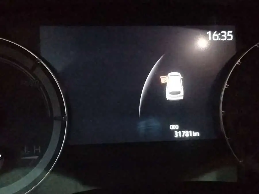 هايلاندر 2022 هايبرد 2.5 لتر دفع رباعي فاخر 7 مقاعد