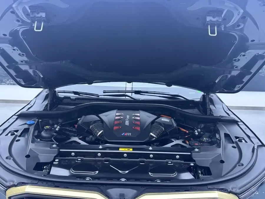 بي إم دبليو XM 2023 النموذج الأساسي