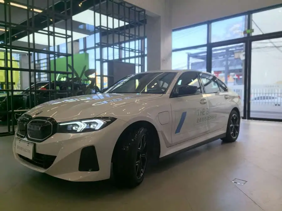 بي إم دبليو i3 2024 eDrive 40 L حزمة الليل