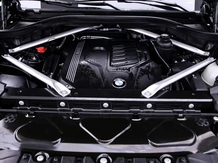 بي إم دبليو X5 2022 طراز محدث xDrive 40Li حزمة رياضية M