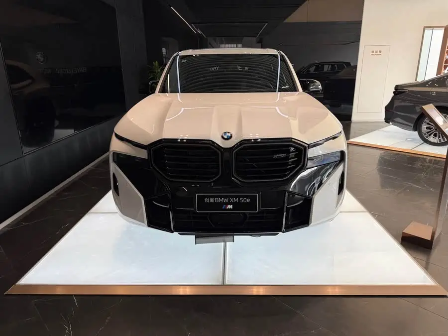 بي إم دبليو XM 2023 50e