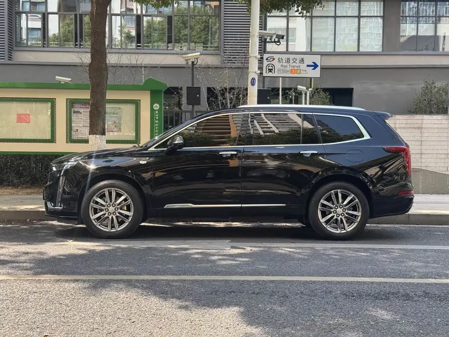 كاديلاك XT6 2022 2.0T طراز فاخر بستة مقاعد ودفع ثنائي