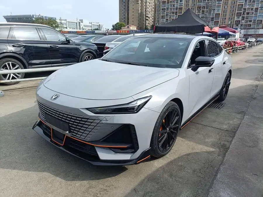 شانجان UNI-V 2022 1.5T إصدار رياضي