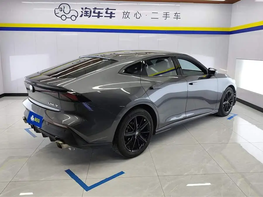 Changan UNI-V 2022 1.5T Premium