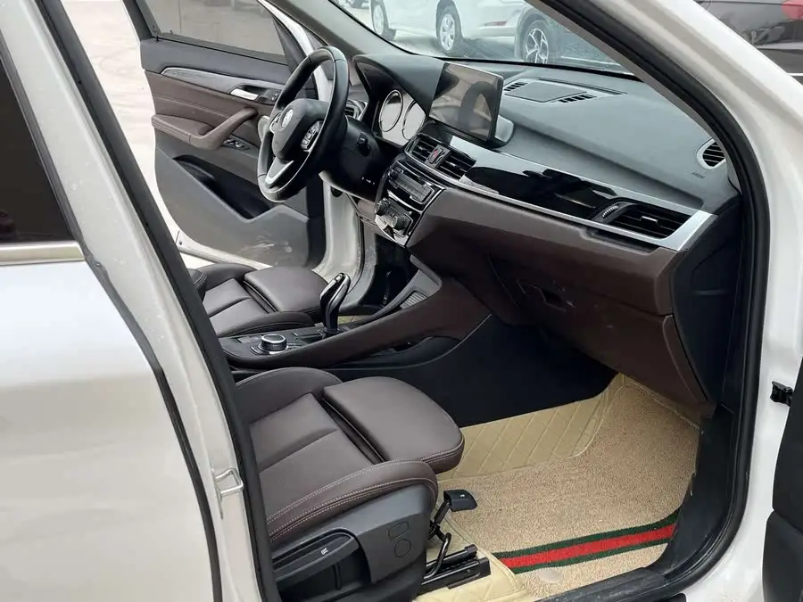 بي إم دبليو X1 2021 طراز معدل sDrive20Li الطراز الأنيق