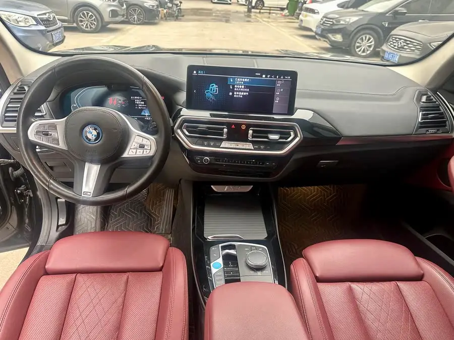 بي إم دبليو iX3 2023 الطراز الرائد