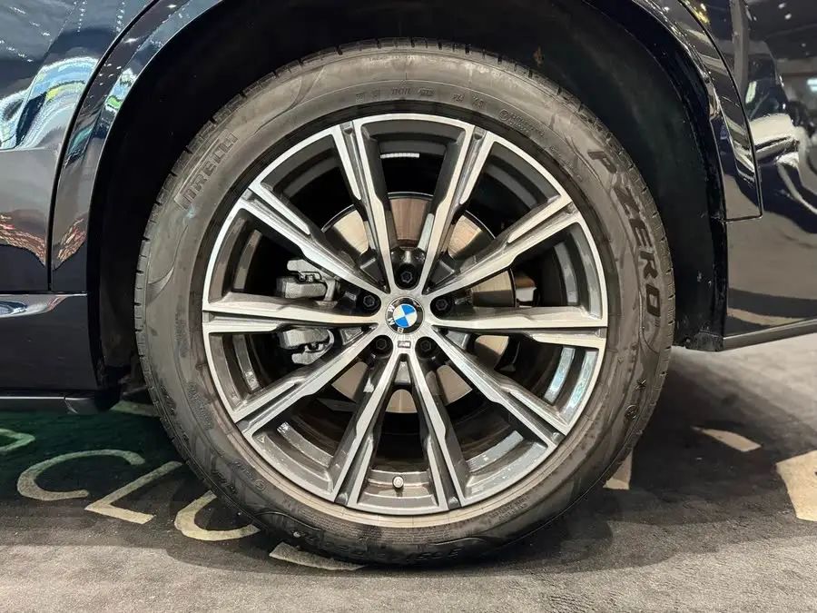 بي إم دبليو X5 طراز 2022 محدث xDrive 30Li حزمة م الرياضية