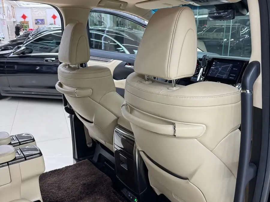 ألفارد 2021 بنظام هجين 2.5 لتر نسخة بريميوم