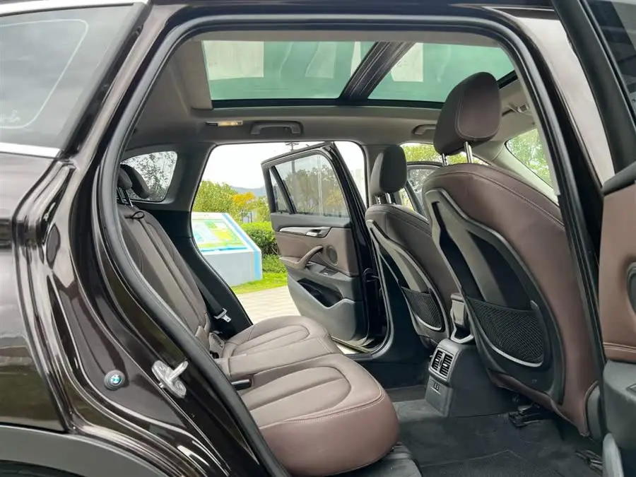 BMW X1 2020 sDrive25Li Leading Edition