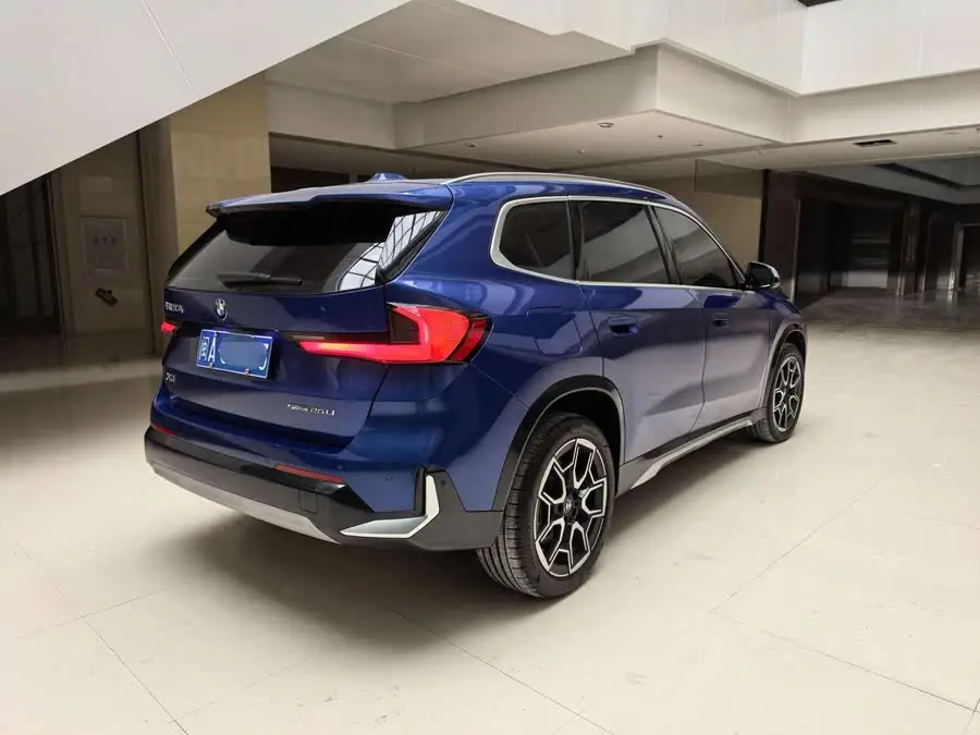 بي إم دبليو X1 2023 xDrive25Li حزمة تصميم X