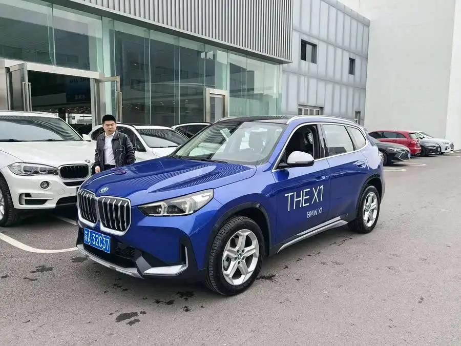 بي إم دبليو X1 2023 sDrive20Li حزمة تصميم X