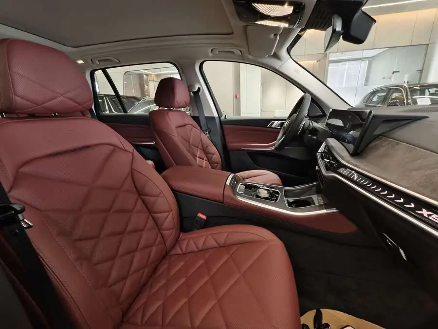 بي إم دبليو X5 2023 xDrive 30Li حزمة الرياضة الليلية M