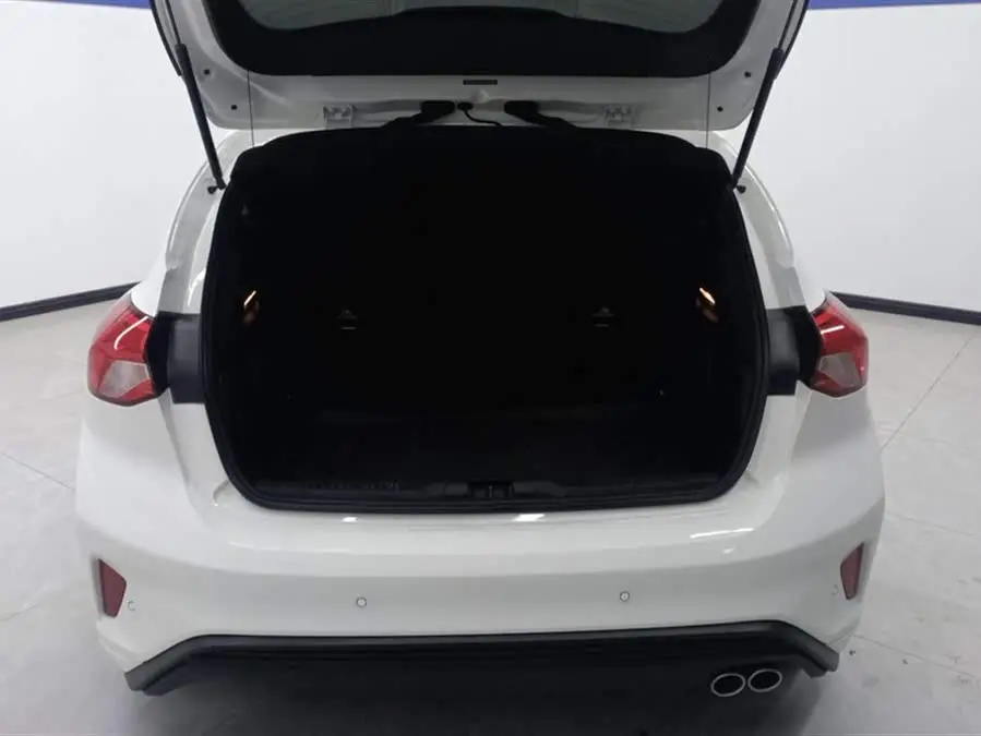 فورد فوكس 2022 هاتشباك إيكوبوست 180 أوتوماتيكي ST لاين