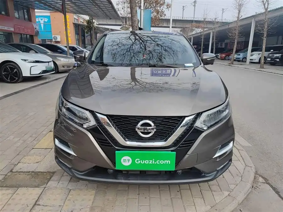 2021 نيسان إكس تريل 2.0 لتر CVT الفاخرة