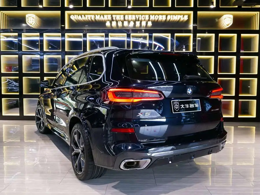 بي إم دبليو X5 2022 الطراز المعدل xDrive 40Li حزمة M الرياضية