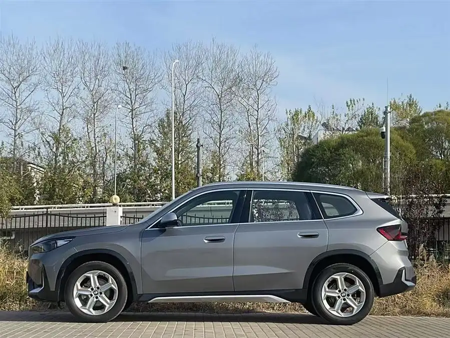 بي إم دبليو X1 2023 sDrive20Li حزمة تصميم X