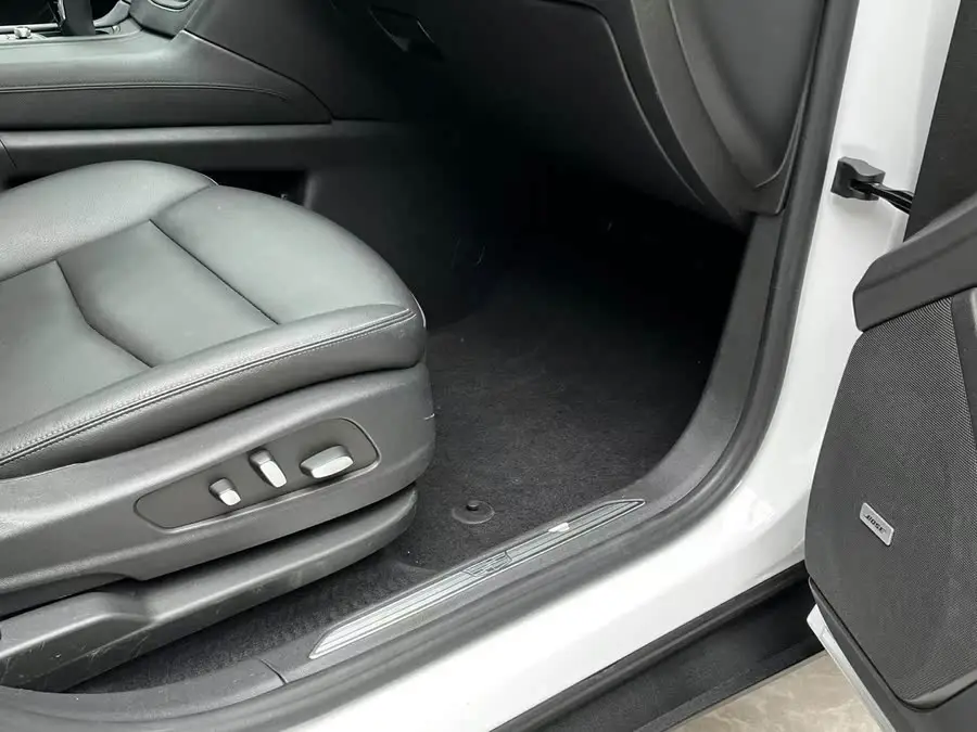 كاديلاك XT5 2021 2.0T فاخرة بدفع رباعي