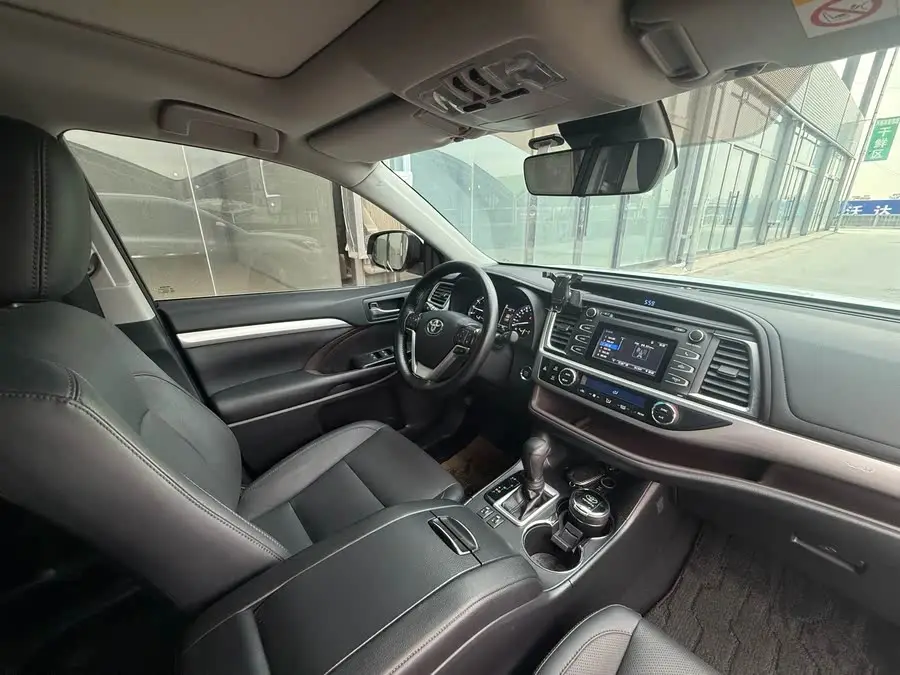 هايلاندر 2021 2.0T دفع رباعي فئة فاخرة 7 مقاعد