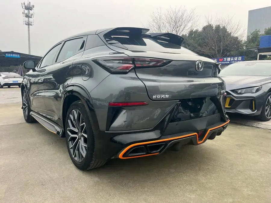 تشانجان UNI-T 2022 1.5T النسخة الرياضية المتميزة