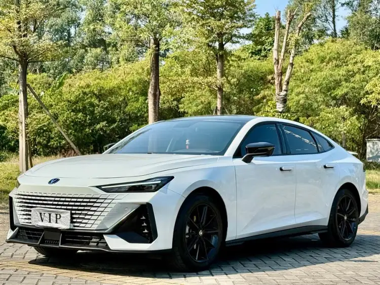 Changan UNI-V 2023 1.5T Premium