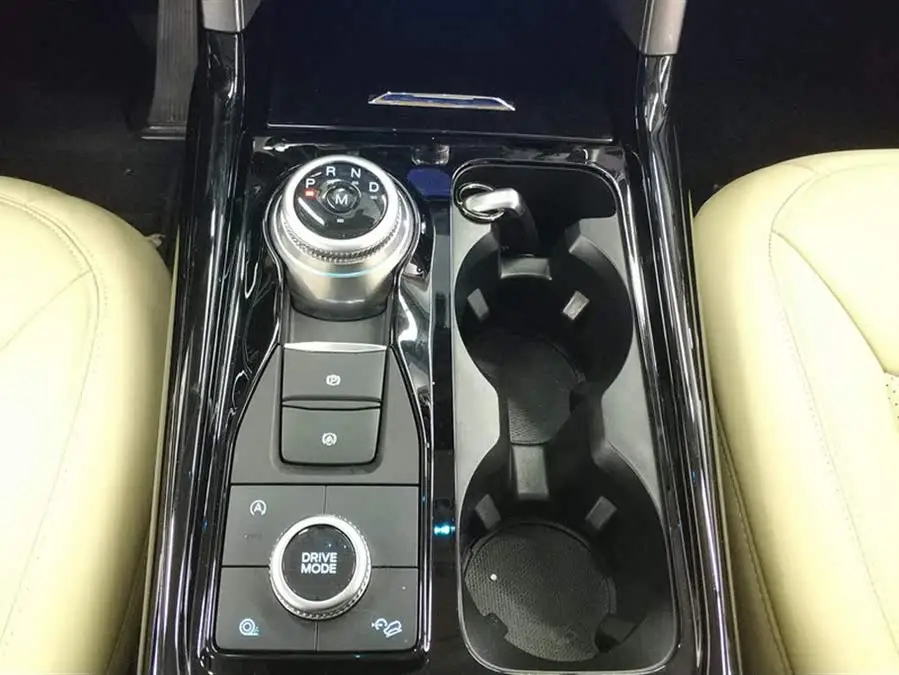 مستكشف 2020 EcoBoost 285 نسخة الدفع الرباعي الأنيقة 7 مقاعد