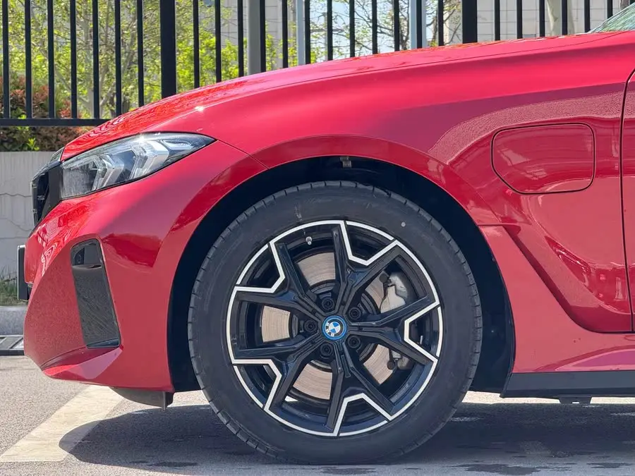 BMW i3 2024 eDrive 40 L Night Edition