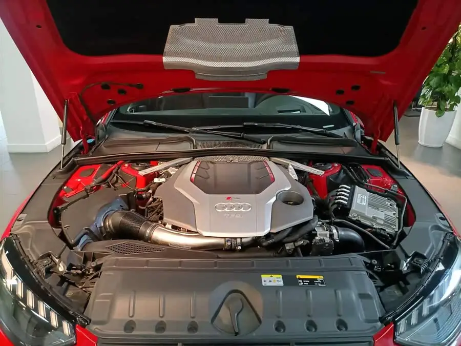 أودي RS 4 2022 RS4 أفانت إصدار أسود