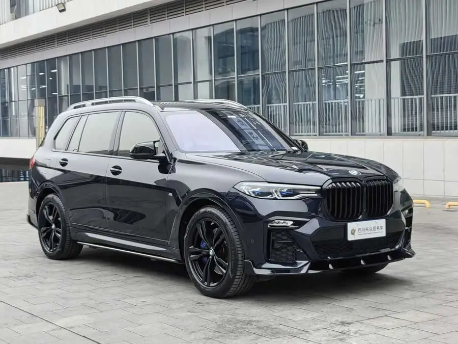 بي إم دبليو X7 2021 طراز محدث xDrive40i حزمة M الرياضية