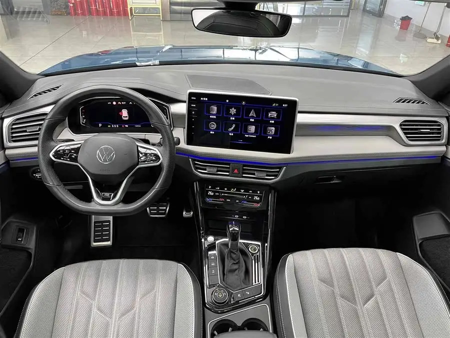 تاجران 2023 380TSI الدفع الرباعي R-Line Pro النسخة الذكية