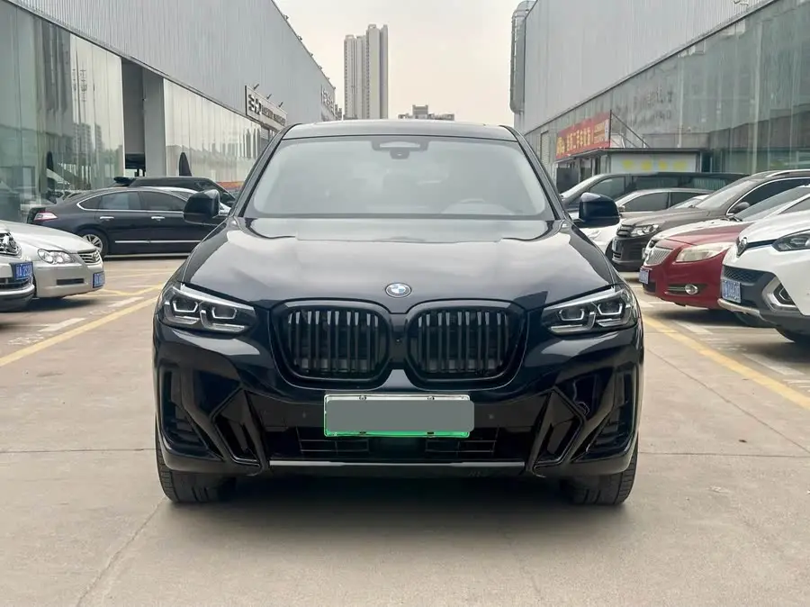 بي إم دبليو iX3 2023 الطراز الرائد