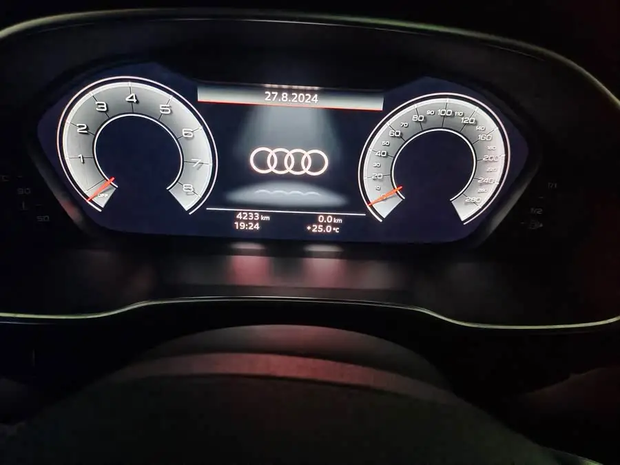 Audi Q3 2023 35 TFSI Fashion Sport Model (1.4T)