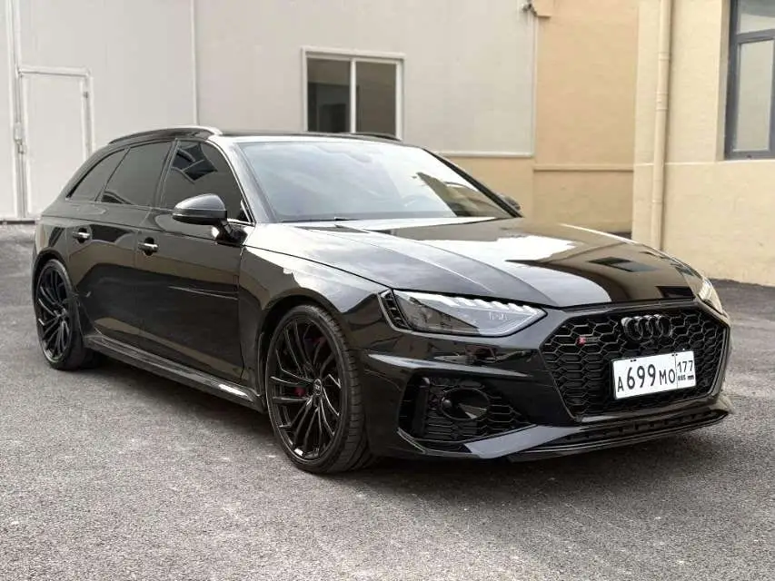 أودي RS 4 2023 RS4 أفانت إصدار الأسود