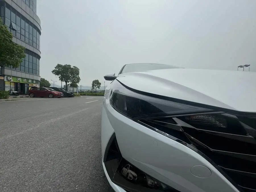 إيلانtra 2022 1.5L CVT LUX المتميزة