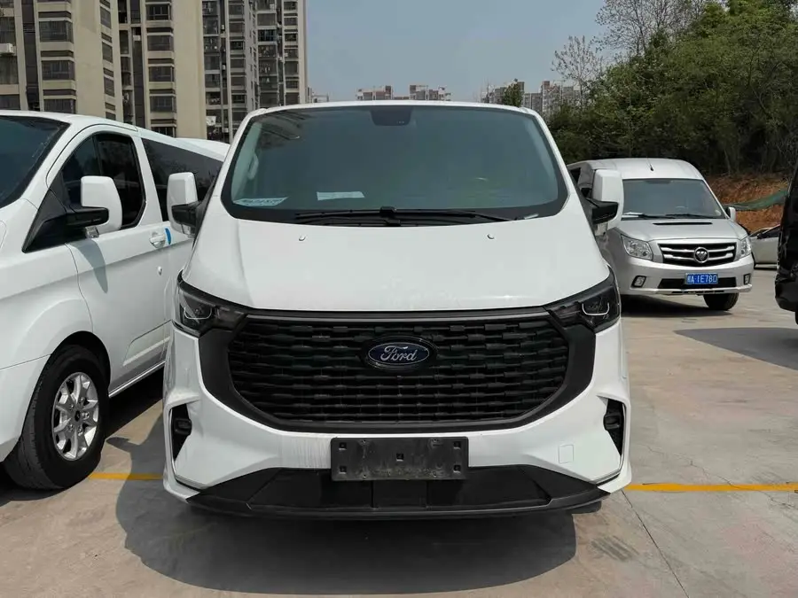 فورد ترانزيت 2023 طراز 2.0T ديزل أوتوماتيكي للاستخدام التجاري مع قاعدة عجلات متوسطة وسقف منخفض 7/8/9 مقاعد