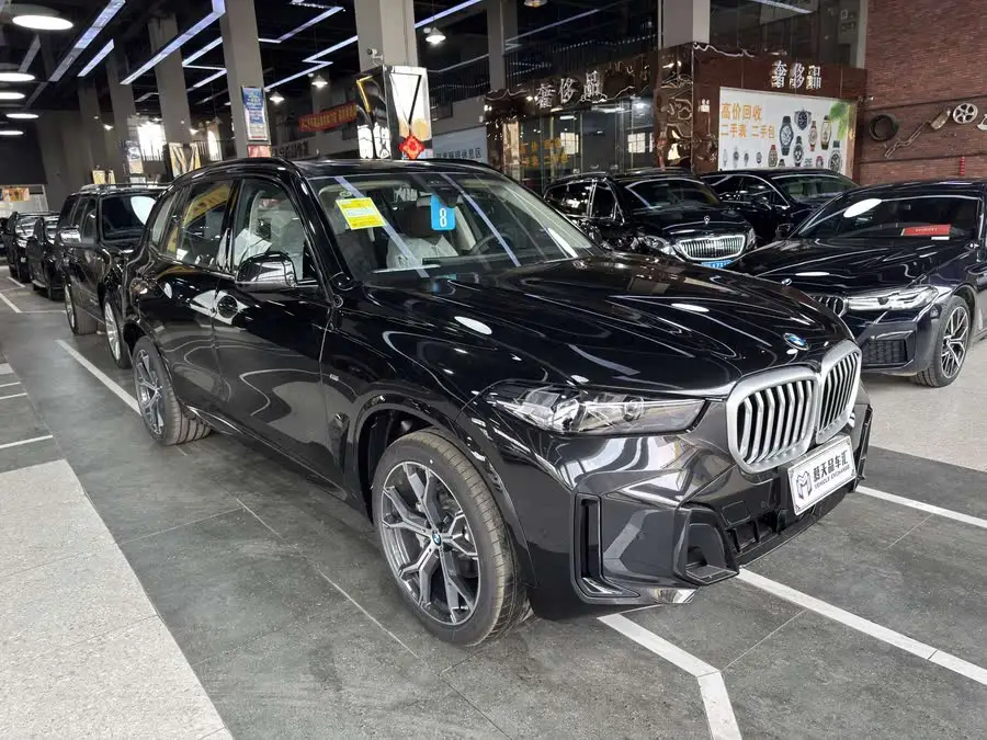 بي إم دبليو X5 2023 xDrive 30Li حزمة رياضية M ليلية