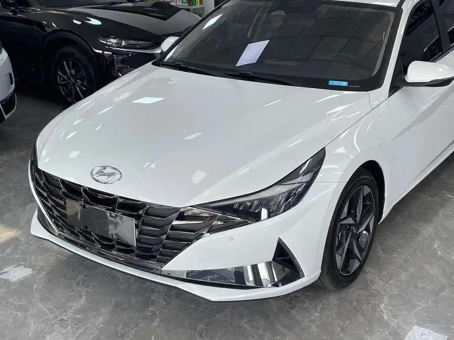 Elantra 2022 1.5L CVT LUX Premium Edition