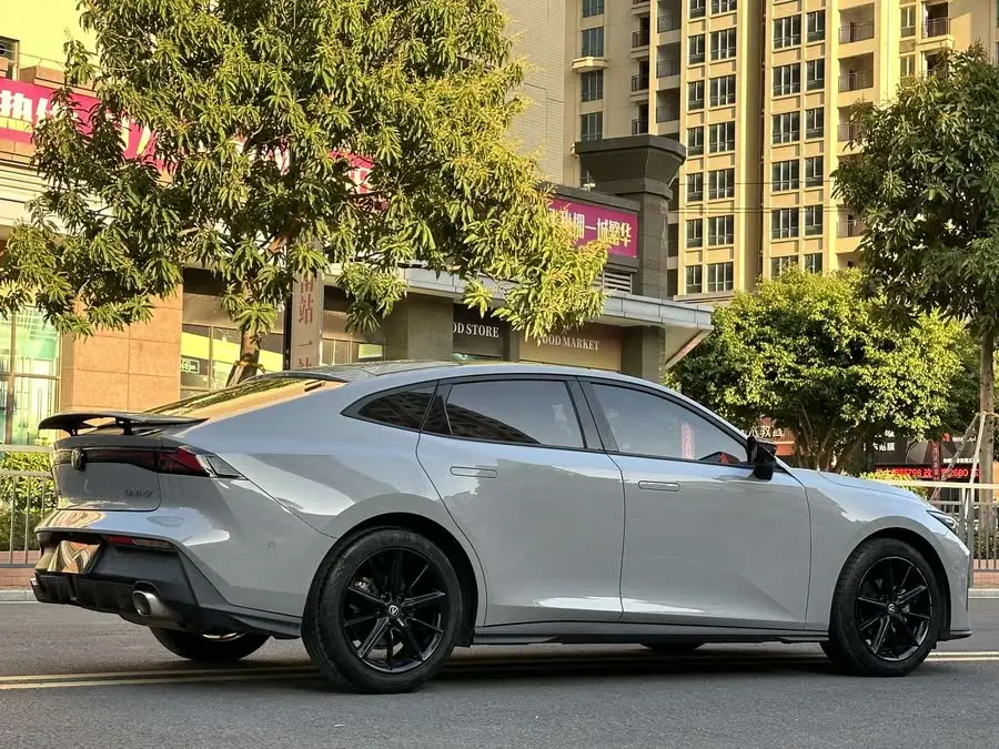 Changan UNI-V 2022 1.5T Smart Navigation Edition