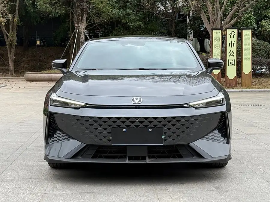 تشانجان UNI-V 2024 1.5T بريميوم