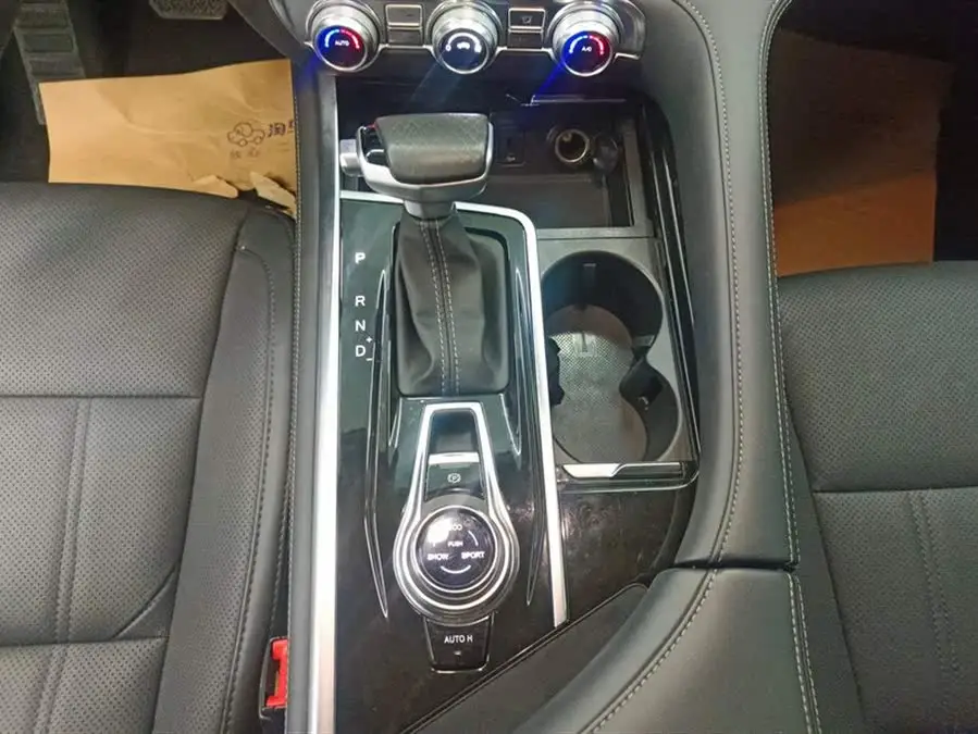 Changan CS95 2019 2.0T Two-Wheel Drive Luxury Version