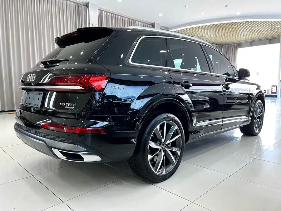 Audi Q7 2023 55 TFSI quattro S line Sport