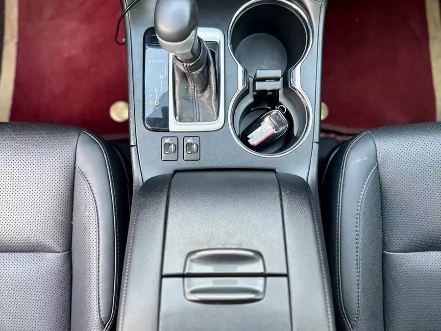 هايلاندر 2021 2.0T النسخة الفاخرة ذات الدفع الرباعي 7 مقاعد