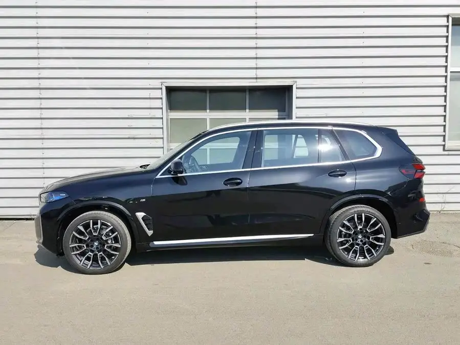 بي إم دبليو X5 2023 xDrive 40Li حزمة M الرياضية