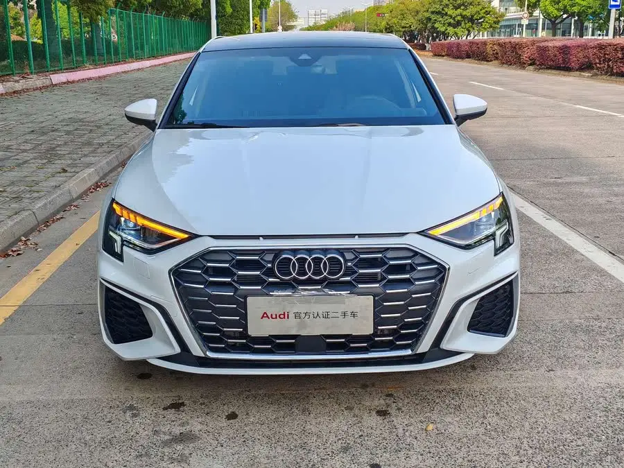 أودي A3 2024 A3L ليموزين 35 TFSI الطراز الرياضي الأنيق