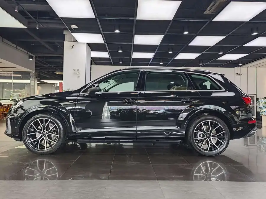 Audi Q7 2023 45 TFSI quattro S line Sport